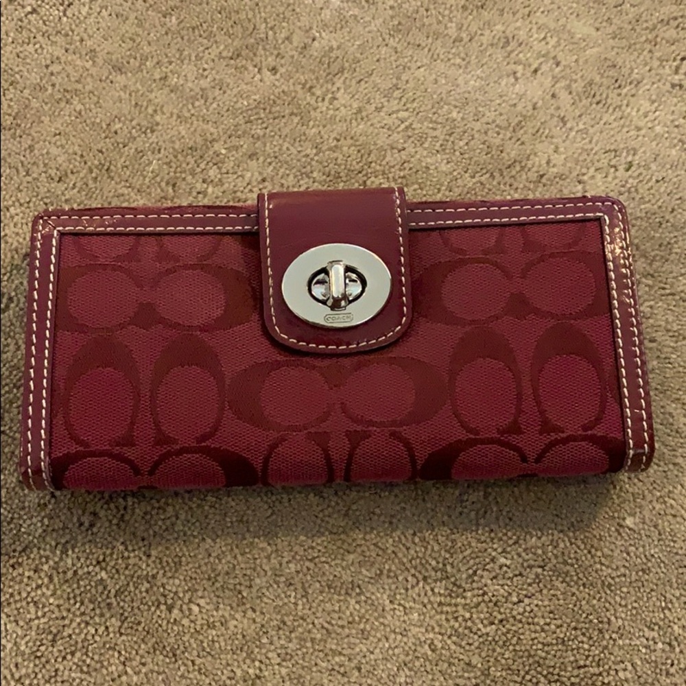 Coach Burgandy wallet 💕